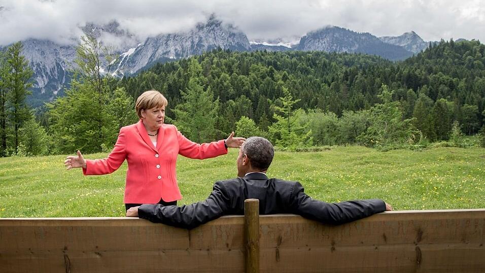 Verbunden mit dem Neuland entsteht 2015 ein Merkel-Meme-Hit - vielleicht ihr größter. Das Bild von der Bundeskanzlerin und dem damaligen US-Präsidenten Barack Obama beim G7-Gipfel in Elmau taucht in tausendfacher Ausfertigung im Internet auf.