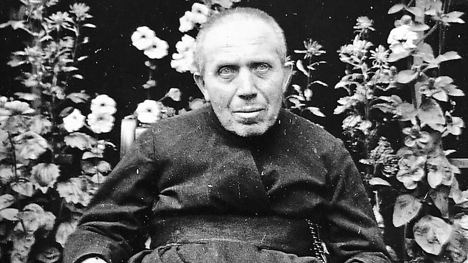 Frater Max Schmalzl kurz vor seinem 80. Geburtstag im Klosterhabit der Redemptoristen. Frater Max Schmalzl kurz vor seinem 80. Geburtstag im Klosterhabit der Redemptoristen.