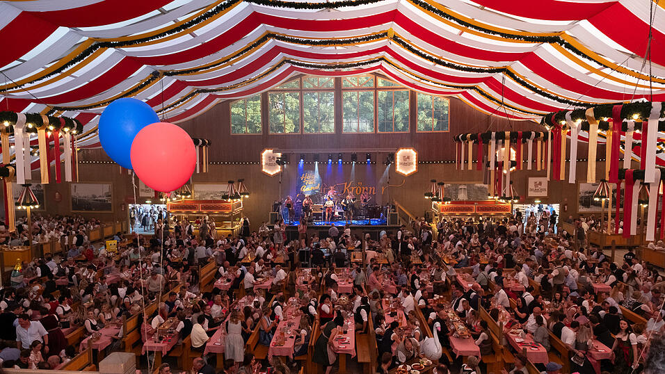 Die Partybilder vom Montag, 14. August 2023, aus dem Festzelt Krönner. Die Partybilder vom Montag, 14. August 2023, aus dem Festzelt Krönner.