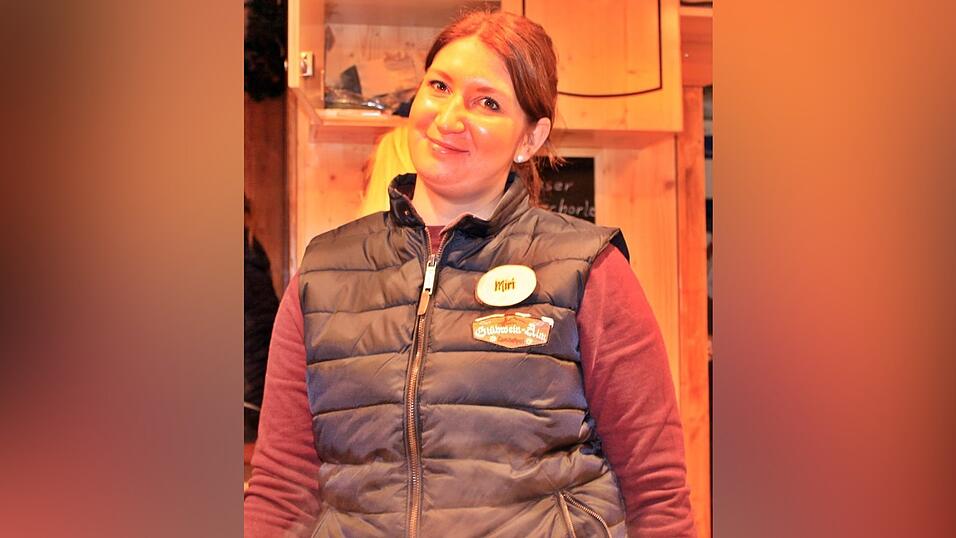 Der idyllische Christkindlmarkt in der Freyung in Landshut zählt zu den schönsten Christkindlmärkten Bayerns. Bei eisigen Temperaturen ist dort insbesondere die Glühwein-Alm natürlich heiß begehrt. Der idyllische Christkindlmarkt in der Freyung in Landshut zählt zu den schönsten Christkindlmärkten Bayerns. Bei eisigen Temperaturen ist dort insbesondere die Glühwein-Alm natürlich heiß begehrt.