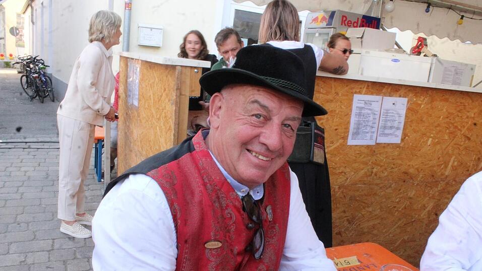 Viele Landshuter genossen ihren Freitagabend auf dem Bismarckplatzfest.