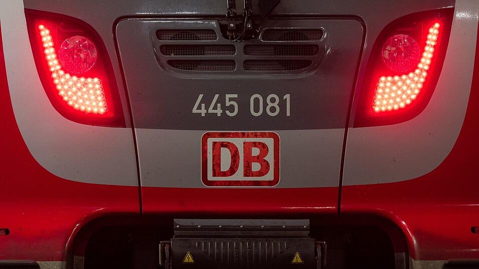 Die typisch rote Farbe der Regionalzüge wird auf einer Strecke Pegnitztal vorerst nicht mehr zu sehen sein. (Symbolbild)