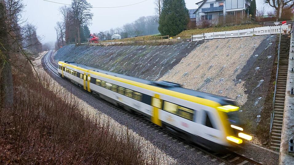 Inzwischen fahren dort wieder Züge. (Archivbild) Inzwischen fahren dort wieder Züge. (Archivbild)