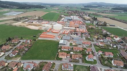 In Rötz befindet sich die Deponie in einer alten Tongrube. In Rötz befindet sich die Deponie in einer alten Tongrube.