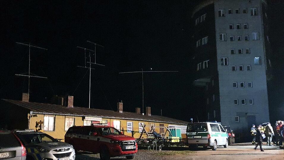 Seit Sonntagabend wurde im Grenzgebiet zwischen Waldmünchen und Tschechien ein Mädchen vermisst. Nun konnte die Achtjährige lebendig gefunden werden.