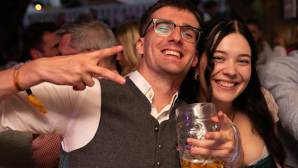 Die Partybilder vom Dienstag, 12. August, aus dem Festzelt Reisinger. Die Partybilder vom Dienstag, 12. August, aus dem Festzelt Reisinger.
