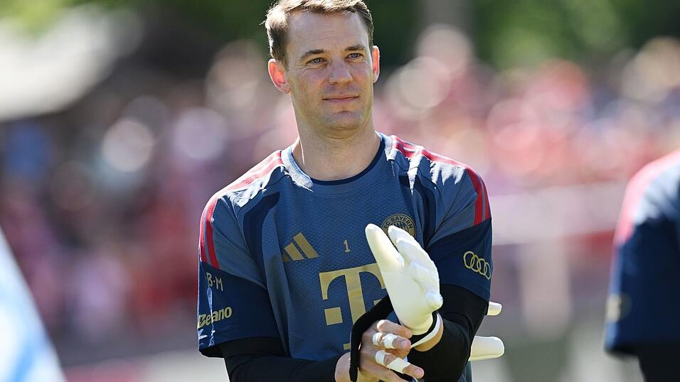 Abschiedstour durch die Bundesliga-Stadien: Manuel Neuer hat sein Karriere-Ende im Sommer 2027 angekündigt. Abschiedstour durch die Bundesliga-Stadien: Manuel Neuer hat sein Karriere-Ende im Sommer 2027 angekündigt.