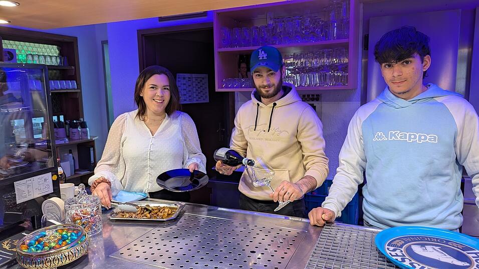 Lena-Sophie, Massimo und Luca-Pio Lopez f&uuml;hren die Gastst&auml;tte zur Kegelhalle als Familienbetrieb.