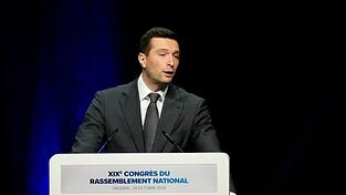 Jordan Bardella bleibt Parteichef der Rechtsnationalen in Frankreich.