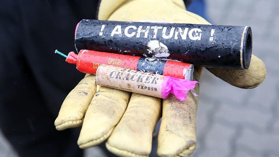 Vor illegalem Feuerwerk wird gewarnt, die Verletzungsgefahr ist gro&szlig;. (Archivbild)