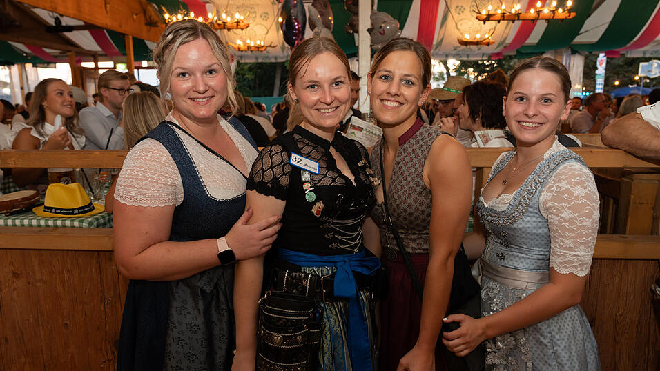Die Partybilder vom Montag, 12. August 2024, aus dem Festzelt Weckmann. Die Partybilder vom Montag, 12. August 2024, aus dem Festzelt Weckmann.