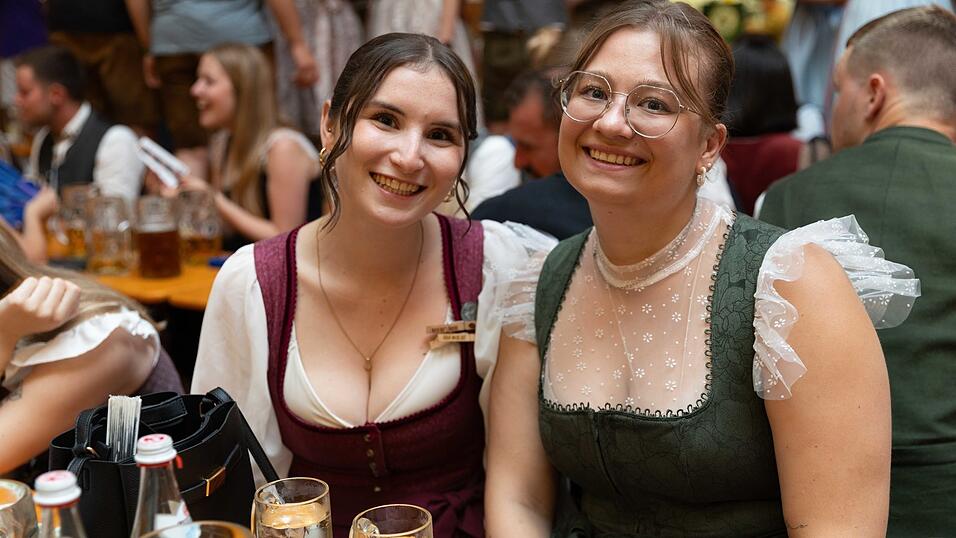 Die Partybilder vom Samstag, 8. August, aus dem Festzelt Weckmann. Die Partybilder vom Samstag, 8. August, aus dem Festzelt Weckmann.