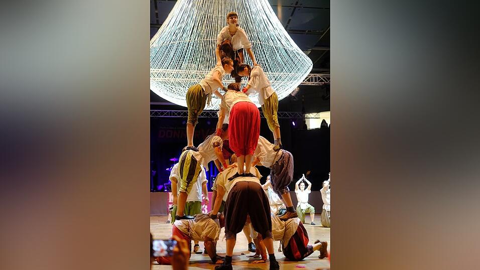 Der Künstlerball bot ein großes Showprogramm. Der Künstlerball bot ein großes Showprogramm.