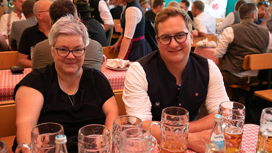 Die Partybilder vom Freitag, 8. August, aus dem Festzelt Greindl. Die Partybilder vom Freitag, 8. August, aus dem Festzelt Greindl.