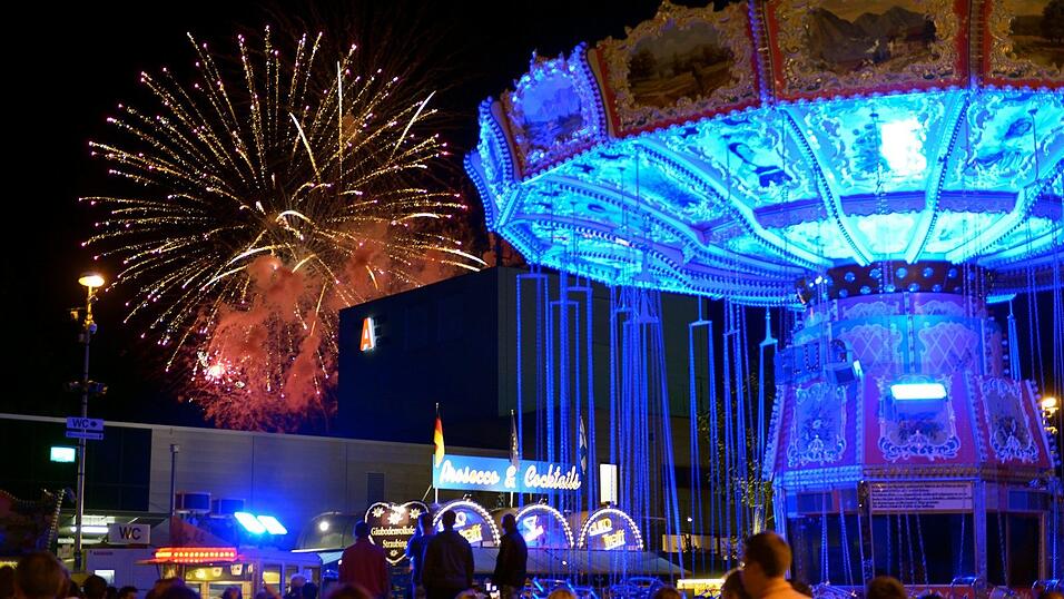 Sauers Werk: Das Prachtfeuerwerk zum Abschluss eines jeden Volksfests. Sauers Werk: Das Prachtfeuerwerk zum Abschluss eines jeden Volksfests.