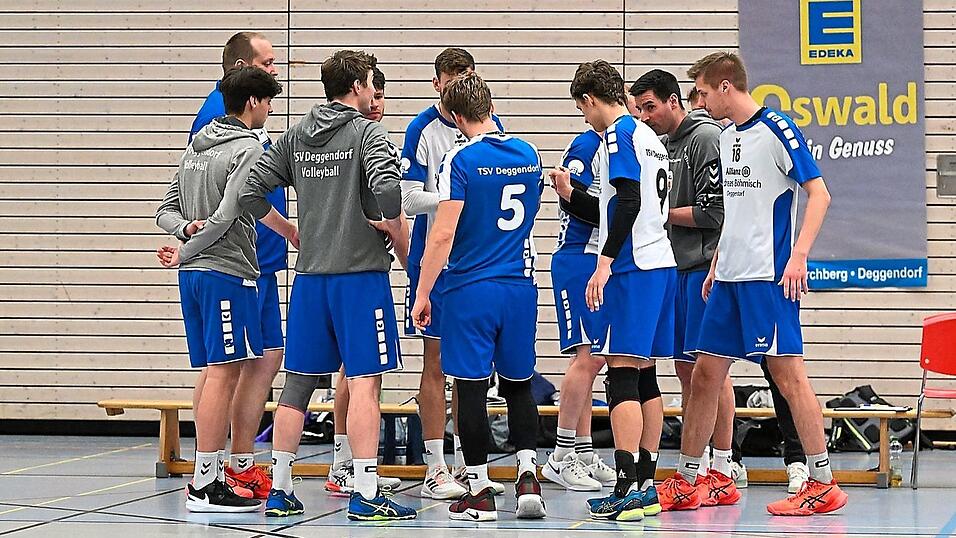 Mit einem Heimsieg gegen Eibelstadt wollen sich die Drittliga-Volleyballer des TSV aus Deggendorf verabschieden, ab der kommenden Saison schlägt das Team in Regensburg auf. Mit einem Heimsieg gegen Eibelstadt wollen sich die Drittliga-Volleyballer des TSV aus Deggendorf verabschieden, ab der kommenden Saison schlägt das Team in Regensburg auf.