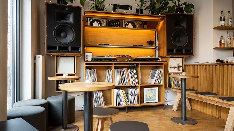 Die Musikanlage steht im Fokus in der Listening Bar Unkompress.