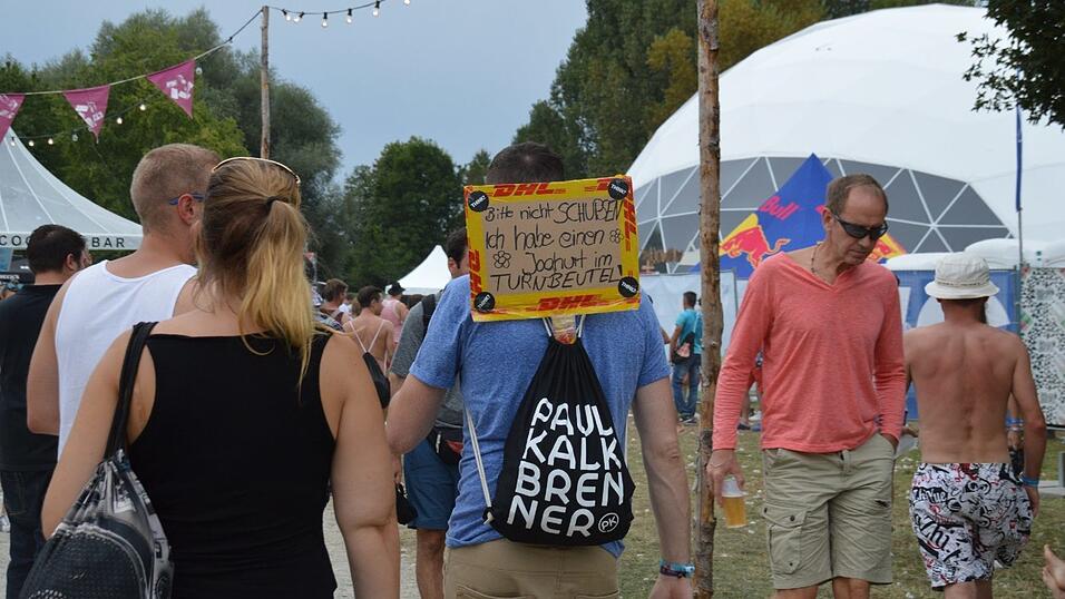 Auch wenn es am Samstag unbeständigeres Wetter bei Utopia Island gab, ließen sich die Besucher die gute Laune nicht verderben.