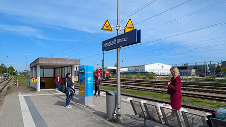 RVV-Tickets sind seit dem Jahreswechsel f&uuml;r Bahnfahrer im Landkreis Kelheim, wie hier in Neustadt an der Donau, nicht mehr g&uuml;ltig. Gegen diese im Oktober 2024 beschlossene Sparma&szlig;nahme des Landkreises ist nun Protest aufgekommen.