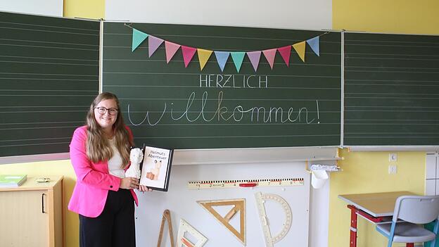 Lena Haase hat sich einiges für ihre neuen Schüler einfallen lassen. Mit dabei: Klassentier Helmut - das einzige Alpaka, das zur Schule geht.