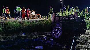 Bei einem schweren Unfall sind drei Frauen ums Leben gekommen. Bei einem schweren Unfall sind drei Frauen ums Leben gekommen.
