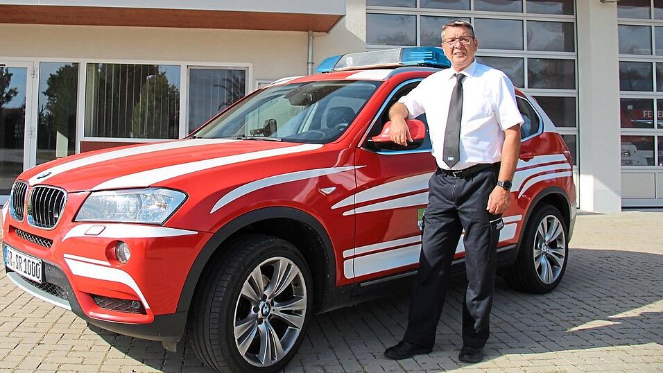 Kreisbrandrat Albert Uttendorfer ist mit seinem Dienstwagen überall im Landkreis unterwegs. Kreisbrandrat Albert Uttendorfer ist mit seinem Dienstwagen überall im Landkreis unterwegs.