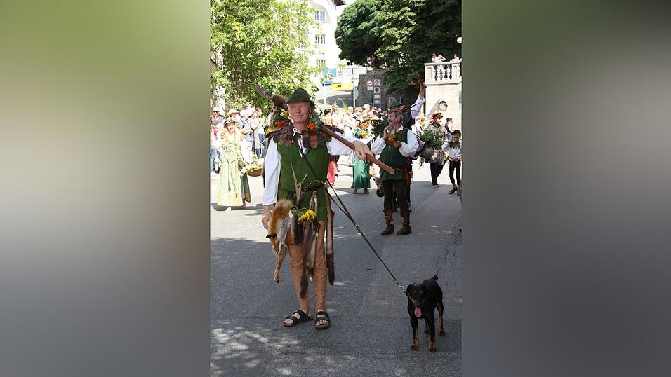Die schönsten Augenblicke des historischen Drachenstich-Festzuges 2016. Die schönsten Augenblicke des historischen Drachenstich-Festzuges 2016.