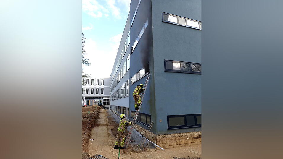 Die Regensburger Feuerwehr musste am Donnerstag zu einem Brand in einer Schultoilette ausr&uuml;cken.