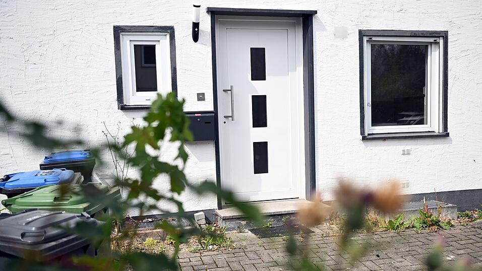 In dem Haus soll es immer wieder zu brutalen Misshandlungen gekommen sein. In dem Haus soll es immer wieder zu brutalen Misshandlungen gekommen sein.
