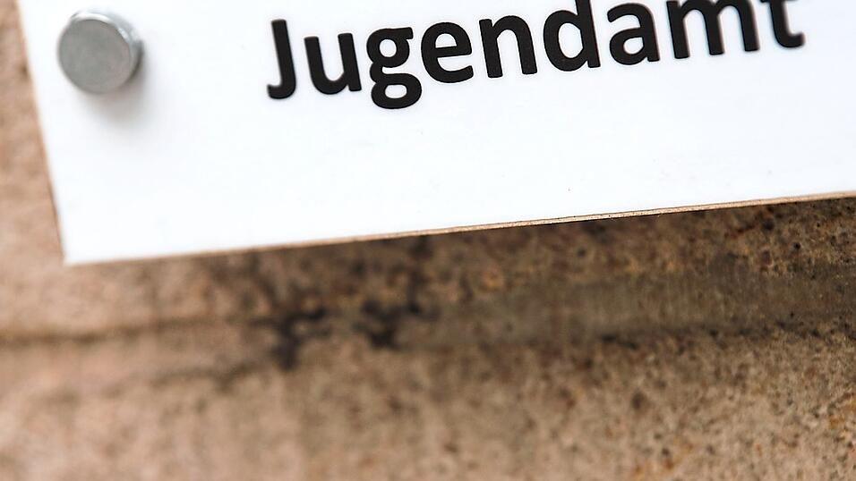 Jugendamt und Polizei mussten einen Dreij&auml;hrigen abholen, weil seine Mutter unter Drogen stand. (Symbolbild)