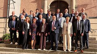 Am Ende der konstituierenden Sitzung stellt sich der neue Chamer Stadtrat zu einem Gruppenbild. Am Ende der konstituierenden Sitzung stellt sich der neue Chamer Stadtrat zu einem Gruppenbild.