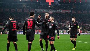 Leverkusen jubelt über das Tor zum 2:0 durch Malik Tillman. Leverkusen jubelt über das Tor zum 2:0 durch Malik Tillman.