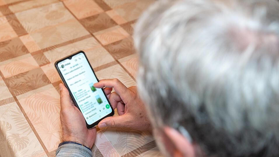 Ein Foto und ein Link in einer Whatsapp-Gruppe brachten einen Lehrer wegen Verwendens von Kennzeichen verfassungswidriger und terroristischer Organisationen vor Gericht.