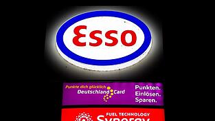 Bertelsmann will das Deutschland-Card Rabattprogramm einstellen, dessen Nutzerinnen und Nutzer unter anderem bei Esso Punkte sammeln k&ouml;nnen. (Archivbild)