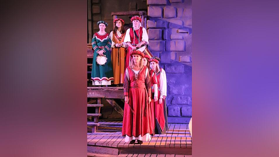 Bilder der Gruppe 'Gr&uuml;n' des Drachenstich-Festspiels.