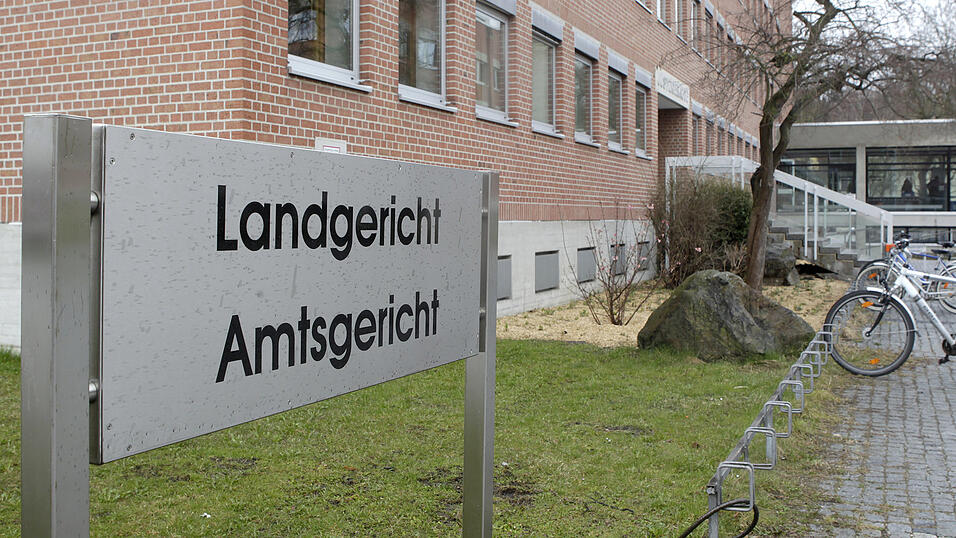 Vor dem Amtsgericht Landshut musste sich ein Rumäne verantworten und wurde zu einer Freiheitsstrafe von drei Monaten verurteilt. Vor dem Amtsgericht Landshut musste sich ein Rumäne verantworten und wurde zu einer Freiheitsstrafe von drei Monaten verurteilt.