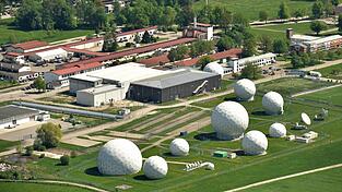 Mit der Abh&ouml;ranlage in Bad Aibling erm&ouml;glichte der BND vor Jahren dem US-Geheimdienst NSA, franz&ouml;sische Stellen abzuh&ouml;ren.