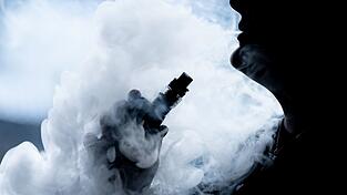 Die Flüssigkeiten können laut Polizei in E-Zigaretten konsumiert werden - und sind bei Jugendlichen beliebt. (Symbolbild) Die Flüssigkeiten können laut Polizei in E-Zigaretten konsumiert werden - und sind bei Jugendlichen beliebt. (Symbolbild)