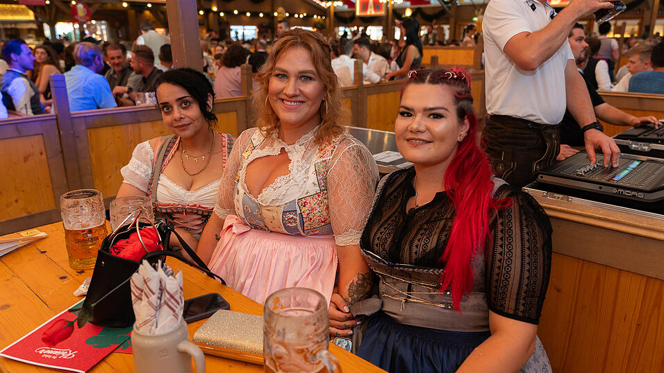 Die Partybilder vom Freitag, 18. August 2023, aus dem Festzelt Krönner. Die Partybilder vom Freitag, 18. August 2023, aus dem Festzelt Krönner.