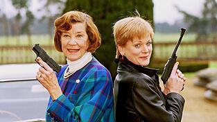 Lois Maxwell (l) und Samantha Bond haben beide «Miss Moneypenny» gespielt. (Archivbild)