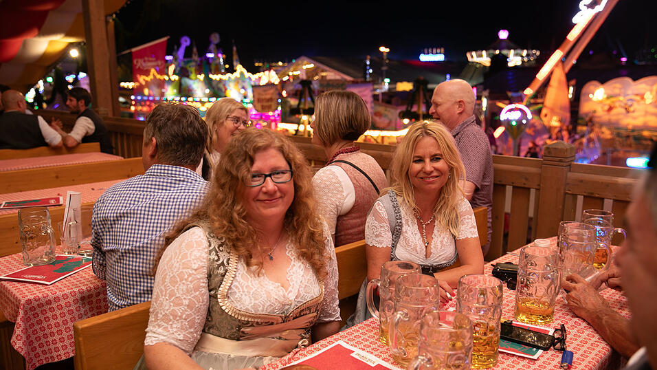 Die Partybilder vom Montag, 11. August, aus dem Festzelt Krönner. Die Partybilder vom Montag, 11. August, aus dem Festzelt Krönner.