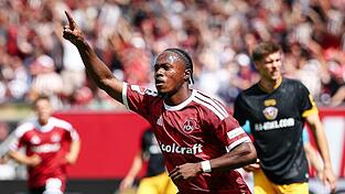 Mohamed Alì Zoma (M) ist Nürnbergs Top-Torjäger. (Archivbild) Mohamed Alì Zoma (M) ist Nürnbergs Top-Torjäger. (Archivbild)