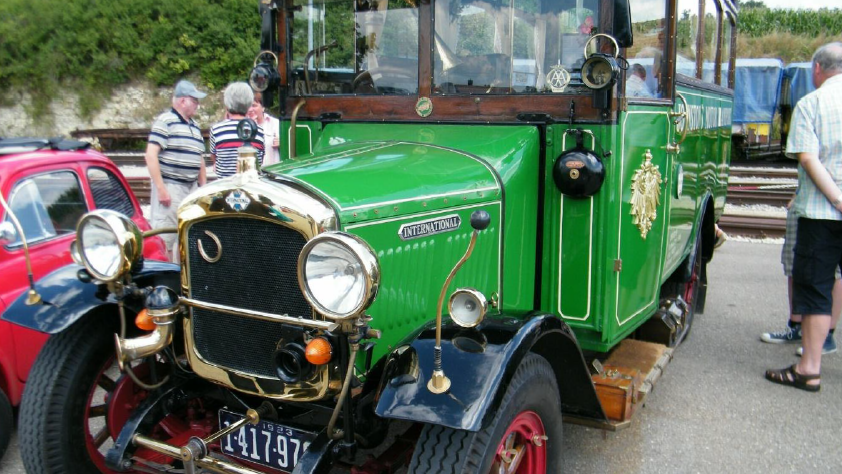 Der &auml;lteste Bus, der gezeigt wird, ist von 1923.