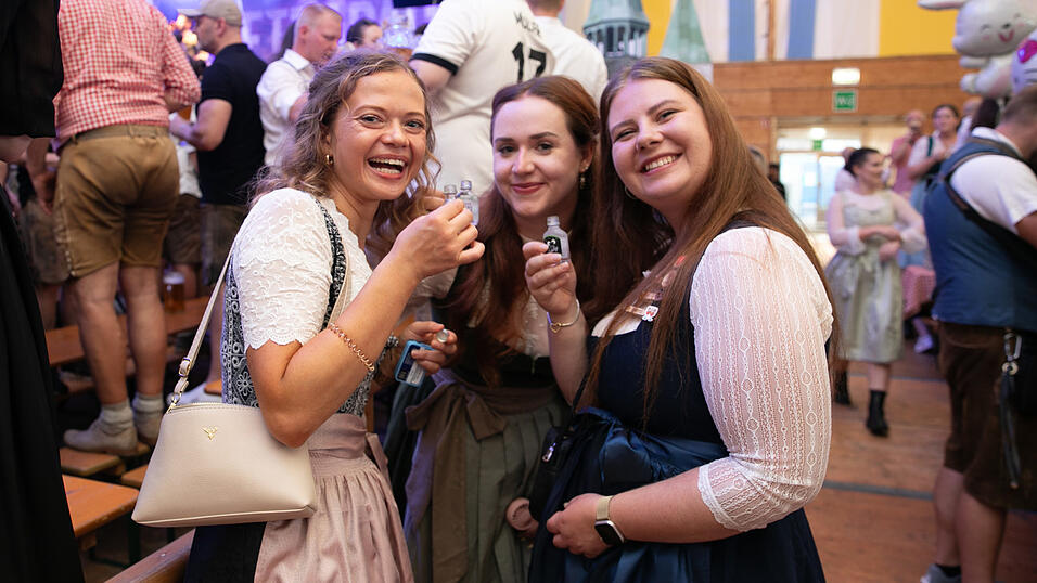 Die Partybilder vom Samstag, 16. August, aus dem Festzelt Reisinger. Die Partybilder vom Samstag, 16. August, aus dem Festzelt Reisinger.