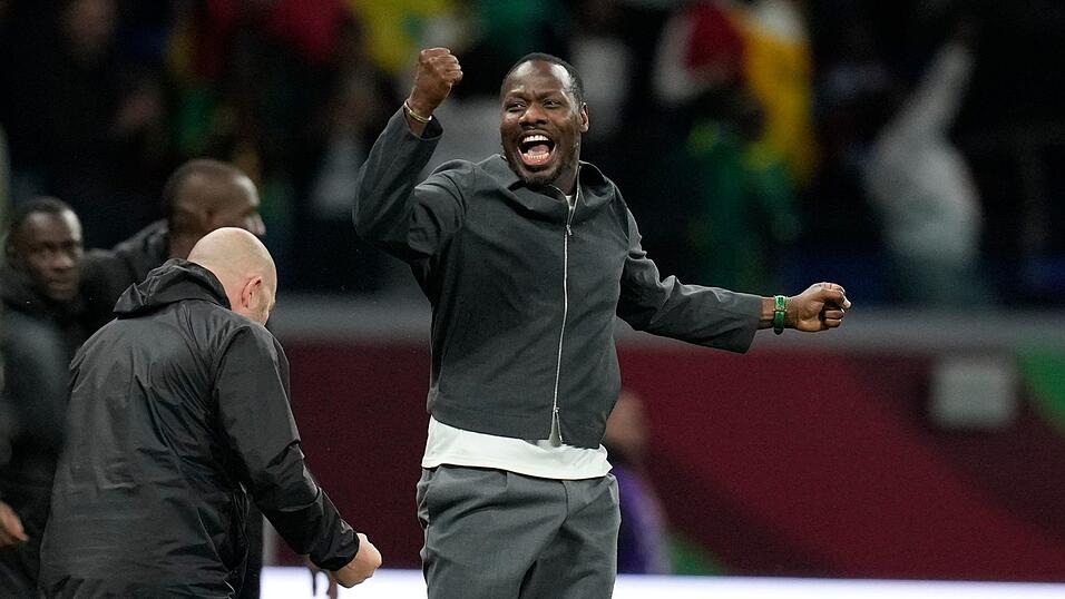 Senegals Trainer Pape Thiaw freut sich &uuml;ber die guten Leistungen der afrikanischen Teams - eine &Uuml;berraschung sind sie f&uuml;r ihn nicht.