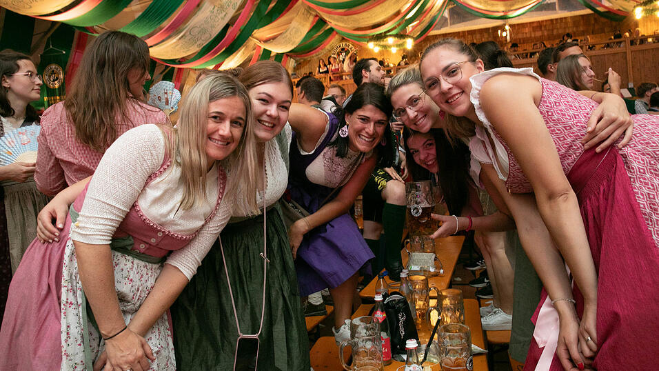 Die Partybilder vom Sonntag, 17. August, aus dem Festzelt Weckmann. Die Partybilder vom Sonntag, 17. August, aus dem Festzelt Weckmann.