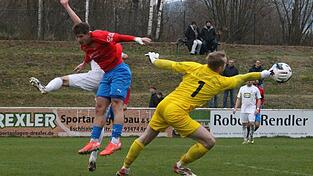 Ein Torwartpatzer von FCK-Keeper Tobias Vogl in allerletzter Sekunde erm&ouml;glicht den Ausgleich.