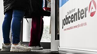 Laut Zahlen der Bundesagentur f&uuml;r Arbeit (BA) sind in diesem Jahr 136 Verfahren wegen bandenm&auml;&szlig;igem Leistungsmissbrauchs eingeleitet worden.