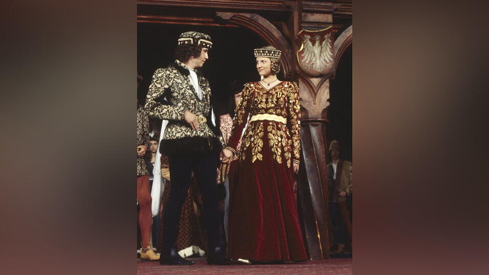 Das 40. Brautpaar der Landshuter Hochzeit wurde am Montag vorgestellt. Damit reiht es sich in eine Schar illustrer Paare ein. Eines von ihnen hat sogar geheiratet.