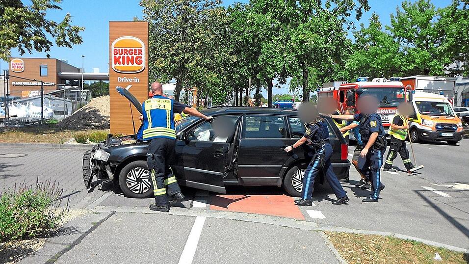 Beim Unfall wurde ein 58-Jähriger leicht verletzt. Beim Unfall wurde ein 58-Jähriger leicht verletzt.